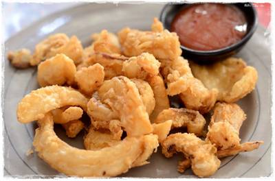 หมึกชุปแป้งทอด ที่ ร้านอาหาร หมูตกครก