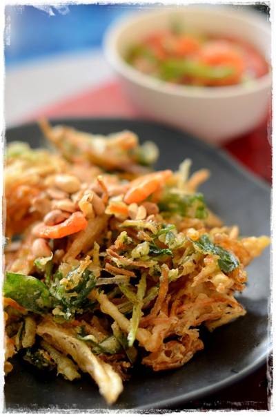 ส้มตำทอด ที่ ร้านอาหาร หมูตกครก