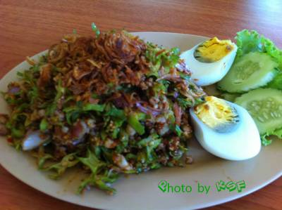 ยำถั่วพู ที่ ร้านอาหาร ครัวกลางดง