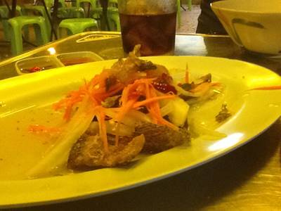 ยำสลิด ที่ ร้านอาหาร ข้าวต้มนัดพบ