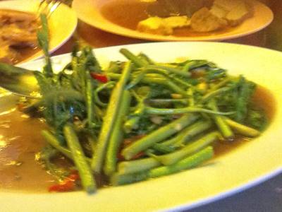 ผัดผักเฉด ที่ ร้านอาหาร ข้าวต้มนัดพบ