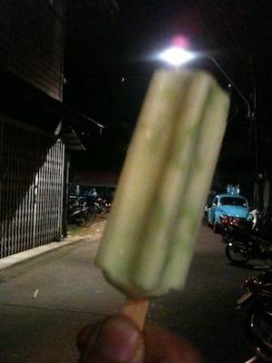 รสลอดช่อง ที่ ร้านอาหาร ไอศครีมตราจรวด