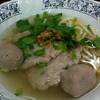 ก๋วยเตี๋ยวลูกชิ้น หมูเด้ง ที่ ร้านอาหาร ก๋วยเตี๋ยวหน้าไปรษณีย์