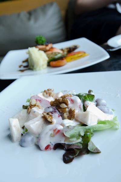 สลัดผลไม้ ทานง่ายๆ เบาๆ ที่ ร้านอาหาร Niche Cafe' The Nine The Nine