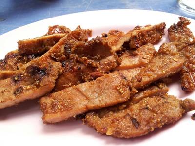 หมูร้องไห้  ที่ ร้านอาหาร ส้มตำเจ๊สวย