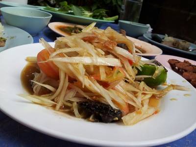 ส้มตำปู ที่ ร้านอาหาร ส้มตำเจ๊สวย