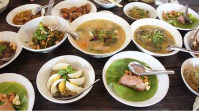 สั่งมาลองเกือบทุกเมนูคะ ราคาประมาณ10-80 คะ ที่ ร้านอาหาร เฮือนใจ๋ยอง
