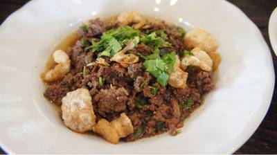 ลาบหมูคั่ว ที่ ร้านอาหาร เฮือนใจ๋ยอง