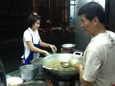 ร้านอาหาร ราดหน้า เฮียเล้ง 60 ปี