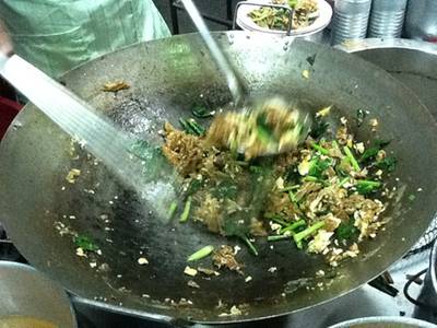 ผัดซีอิ๊ว ที่ ร้านอาหาร ราดหน้า เฮียเล้ง 60 ปี