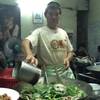 กะทะนี้ไม่ต่ำกว่า 20 จานมั้งเฮียเล้ง..555 ที่ ร้านอาหาร ราดหน้า เฮียเล้ง 60 ปี