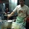 กะทะใบใหญ่ยักษ์ ที่ ร้านอาหาร ราดหน้า เฮียเล้ง 60 ปี