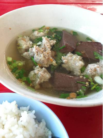 ร้านอาหาร ก๊วยจั๊บ ต้มเลือดหมู