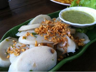 ลูกชิ้นปลาเส้นลวกจิ้มน้ำจิ้มซีฟู้ด ที่ ร้านอาหาร ไฉ่หงษ์ ลูกชิ้นปลา ลาดพร้าว101 ลูกชิ้นปลาเส้นลวกจิ้มน้ำจิ้มซีฟู้ด ที่ ร้านอาหาร ไฉ่หงษ์ ลูกชิ้นปลา ลาดพร้าว101