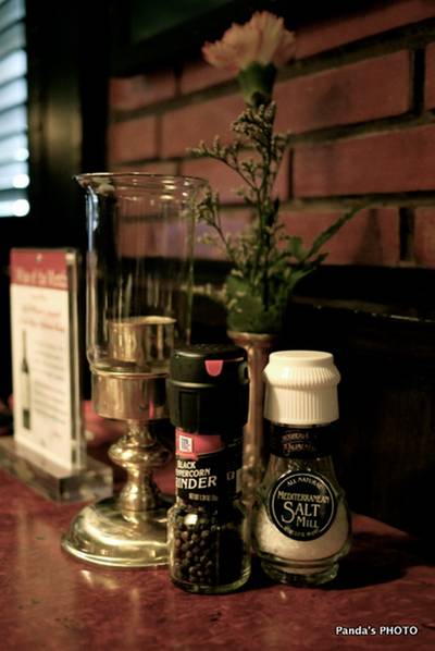 ร้านอาหาร Neil's Tavern Restaurant (Steak House) ร่วมฤดี