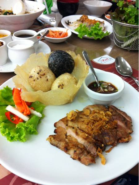 ข้าวเหนียวทอดหมูย่าง ที่ ร้านอาหาร Viet Cuisine Siam Paragon
