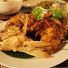 ปลาทอดขมิ้น กิโลละ 50บาท จานนี้ 450 บาท ที่ ร้านอาหาร บ้านต้นปาล์ม (House Of Palm)