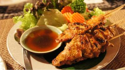 หมูสะเต๊ะ 5ไม้ 150 บาท ที่ ร้านอาหาร บ้านต้นปาล์ม (House Of Palm)