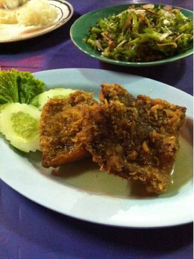 ร้านอาหาร โรจน์ ซีฟู้ด