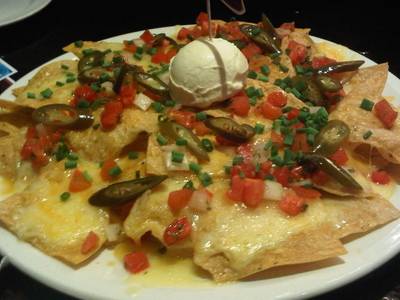 Nacho(470 บาท)คนรักซาวครีมห้ามพลาดจานนี้โดยเด็ดขาด ที่ ร้านอาหาร Hard Rock Cafe Bangkok