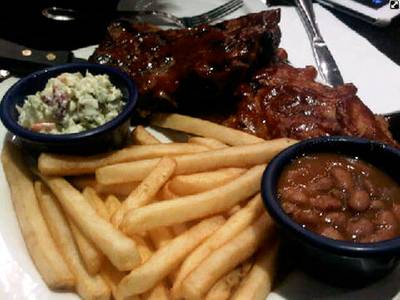 ฺBBG Pork rib (560 บาท) ทานคู่โคสลอย และเฟรนฟราย ที่ ร้านอาหาร Hard Rock Cafe Bangkok