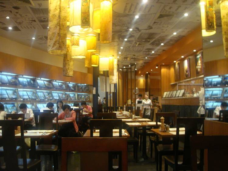บรรยากาศร้าน ถ่ายเล่นๆระหว่างรอ ที่ ร้านอาหาร Jin Emon มาบุญครอง
