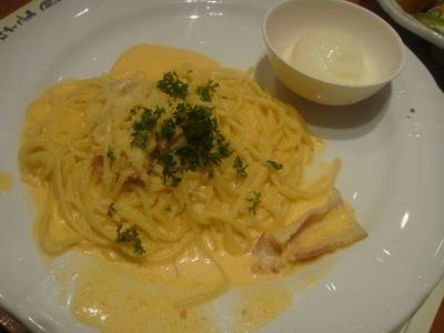 สปาเก็ตตี้มาแล้ววว มาพร้อมไข่ ที่ ร้านอาหาร Jin Emon มาบุญครอง