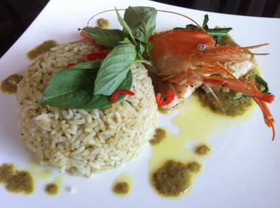 ข้าวผัดแกงเขียวหวานกุ้งแม่น้ำและปลากะพง เมนูแนะนำของห้องอาหารบ้านสาทร ที่ ร้านอาหาร Baan Sathorn Restaurant ข้าวผัดแกงเขียวหวานกุ้งแม่น้ำและปลากะพง เมนูแนะนำของห้องอาหารบ้านสาทร ที่ ร้านอาหาร Baan Sathorn Restaurant
