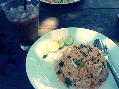 ข้าวผัดต้มยำกับโกโก้เย็น(อร่อยโฮกก) ที่ ร้านอาหาร โกดัง