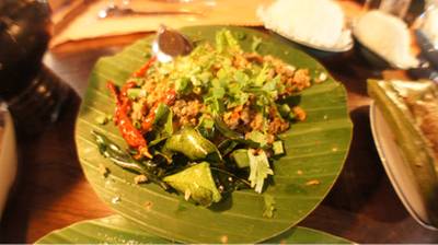 ลาบหมูคั่ว ที่ ร้านอาหาร บ้านไร่ยามเย็น