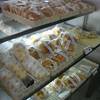 ขนมปังเรียงราย ที่ ร้านอาหาร วิคตอรี่เบเกอรี่