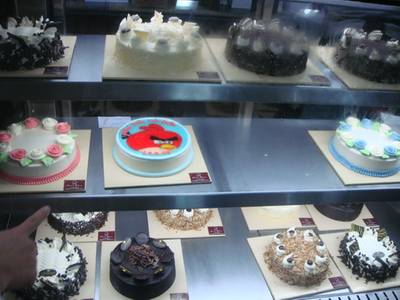 เค้ก Angry Bird น่ารักน่ากิน ^o^ ที่ ร้านอาหาร วิคตอรี่เบเกอรี่