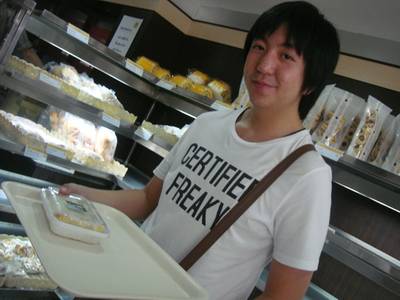ขอตัวเลือกซื้อเลือกหาก่อนนะคร้าบบบ ที่ ร้านอาหาร วิคตอรี่เบเกอรี่