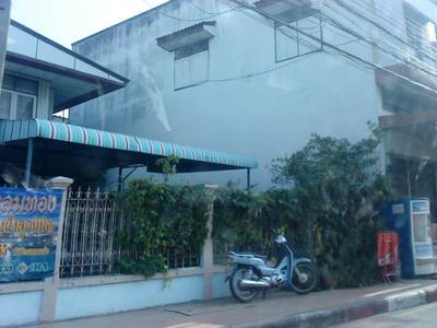นี่คือบริเวณที่ร้านตั้งเลยจ้า แต่ตอนนี้เค้าขายหมดแล้ว555+ ที่ ร้านอาหาร ข้าวเหนียวหมูทอด