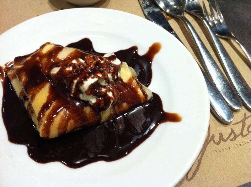 Crepe ราด topping coco อร่้อยลิ้นนนน   ที่ ร้านอาหาร Gustoso Tasty Italian Restaurant