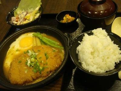 มาแล้ววว ชุดหมูทอดราดซอสมิโซะกระทะร้อน อร่อยๆ ที่ ร้านอาหาร Yayoi Esplanade Ratchada