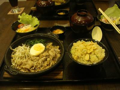อร่อยน้อยกว่านิดนึง ชุดหมูเกาหลีกระทะร้อน ที่ ร้านอาหาร Yayoi Esplanade Ratchada