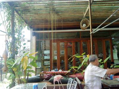 ร้านอาหาร โกดัง