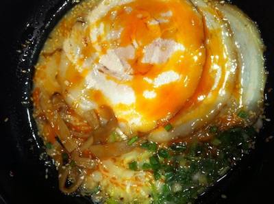หน้าไร จำไม่ได้แล้ว แต่อร่อย  ^^ ที่ ร้านอาหาร Chabuton Ramen Central Rama 9