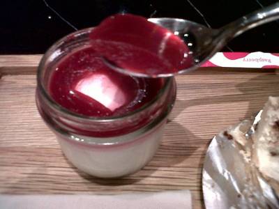 Raspberry Rare Cheese ที่ ร้านอาหาร Farm Design Terminal 21