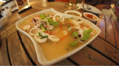 ปลาหมึกนึ่งมะนาว ที่ ร้านอาหาร MONKEY CLUB