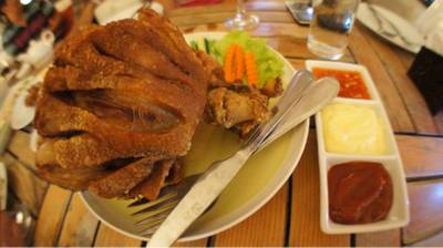 ขาหมูเยอรมัน ที่ ร้านอาหาร MONKEY CLUB