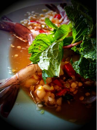 ร้านอาหาร ไฟกลมธนา