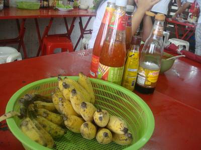 กล้วยน้ำว้า "ฟรี" ที่ ร้านอาหาร หมูทอดเจ๊จง หลังโลตัสพระราม 4