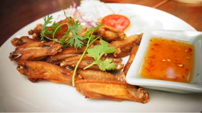 ไก่ทอด+เกลือ 90 ที่ ร้านอาหาร ธารทองลอดจ์
