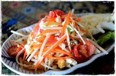 ส้มตำไข่เค็ม ที่ ร้านอาหาร เรือนทอง