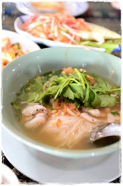 ก๋วยเตี๋ยวปลากระพง ที่ ร้านอาหาร เรือนทอง