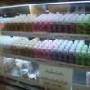 นมวางเรียงราย ที่ ร้านอาหาร Milky Way