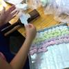 ตักใส่ถาดเตรียมไว้รอห่อใบตอง ที่ ร้านอาหาร ขนมบ้านคุณยาย อ่างศิลา 133 ปี