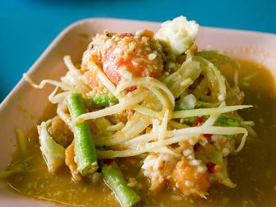 ส้มตำไข่เค็ม กลมกล่อม ที่ ร้านอาหาร ส้มตำหน้าเมือง พัทยาเหนือ